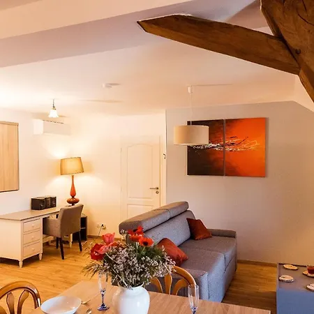 Confortable, Parking Et Jardin