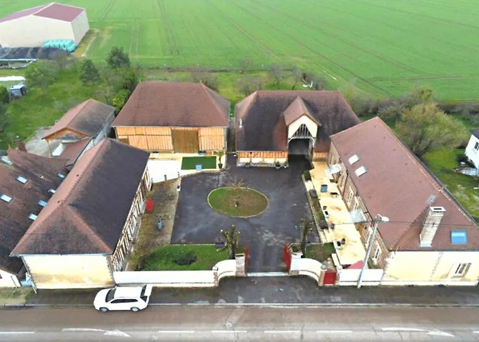 Confortable, Parking Et Jardin