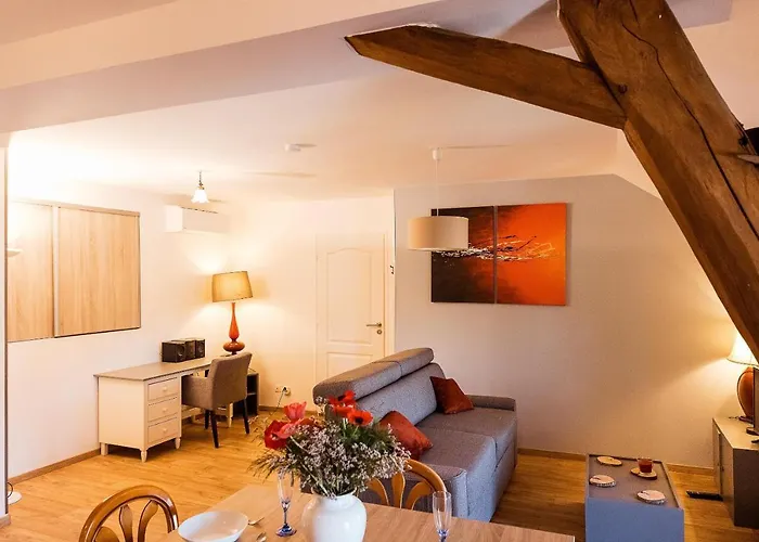 Confortable, Parking Et Jardin