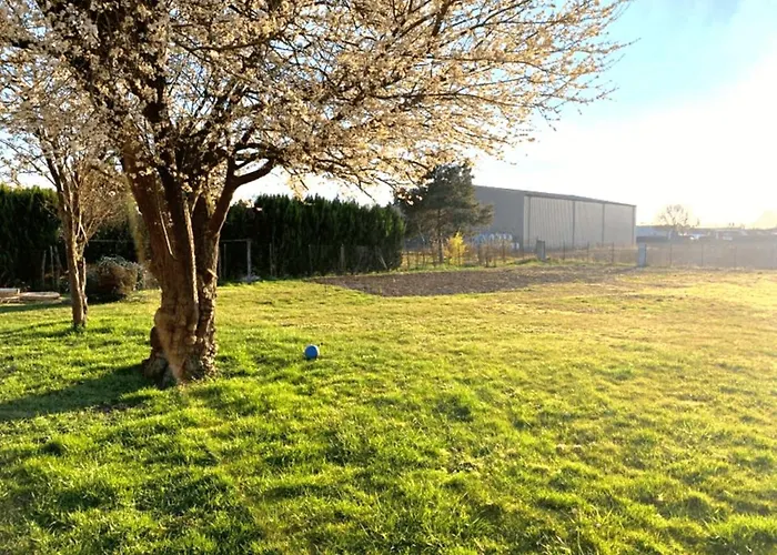 Confortable, Parking Et Jardin Lägenhet Buchères